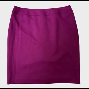 NWT Tahiri Arthur S. Levine Women’s  Magenta Twill Pencil Skirt - Size 4